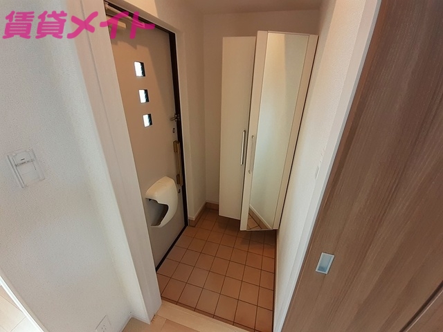 玄関　同タイプのお部屋です。