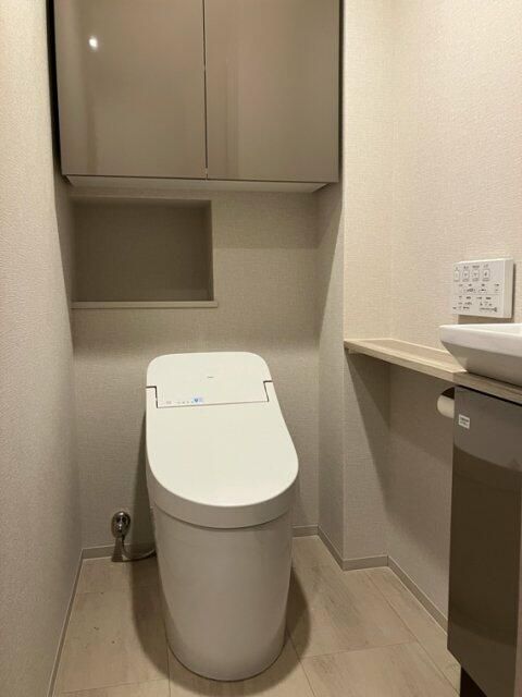 トイレ　別タイプ部屋　参考写真です
