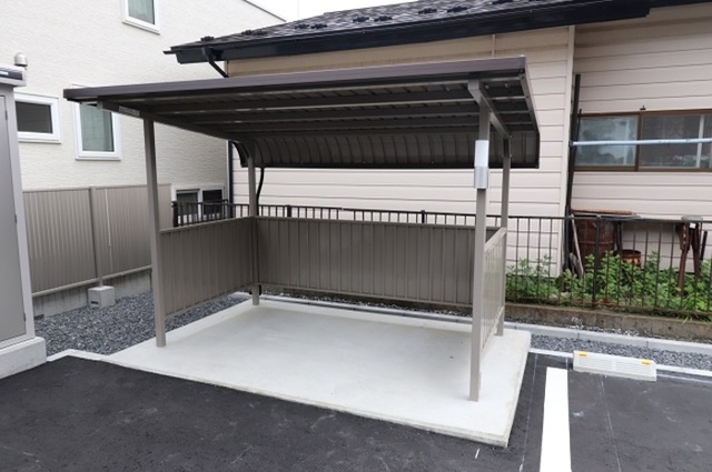 エントランス　ヴィラ　カスターニャ　駐輪場