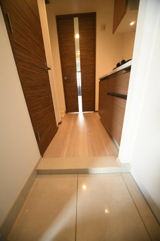 玄関　※別部屋の参考写真です。