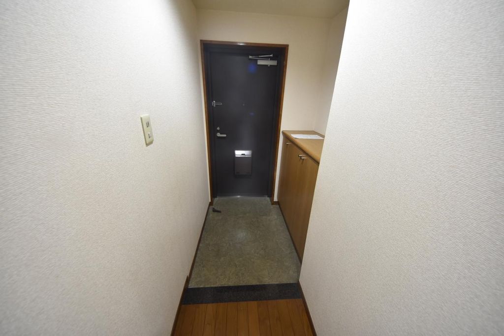 玄関　同マンション内別室・同仕様