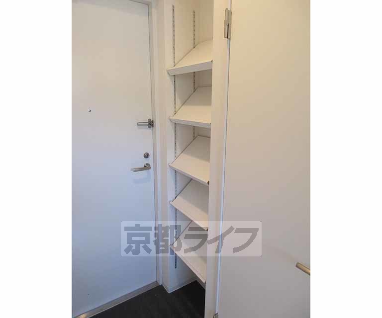 収納　オシャレな靴棚・