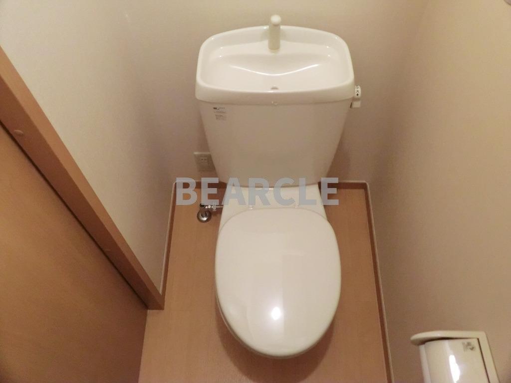 トイレ　落ち着いた色調のトイレです