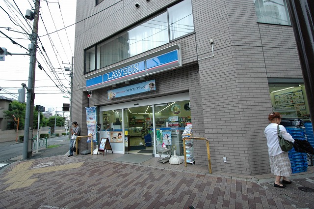 コンビニ　ローソン 三軒茶屋店（コンビニ）まで35m