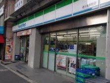 コンビニ　ファミリーマート代々木駅前店（コンビニ）まで198m