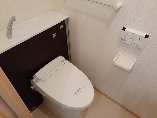 トイレ　温水洗浄便座付き♪