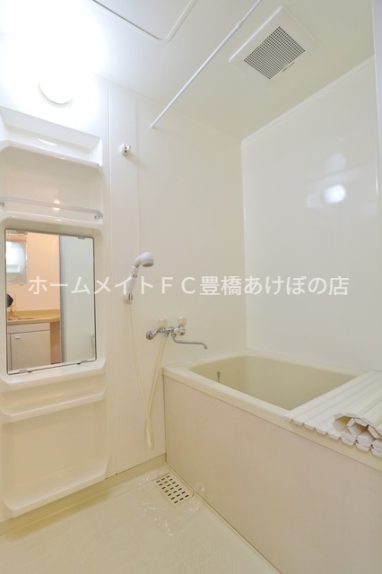 バス・シャワールーム　同型別部屋写真（反転）