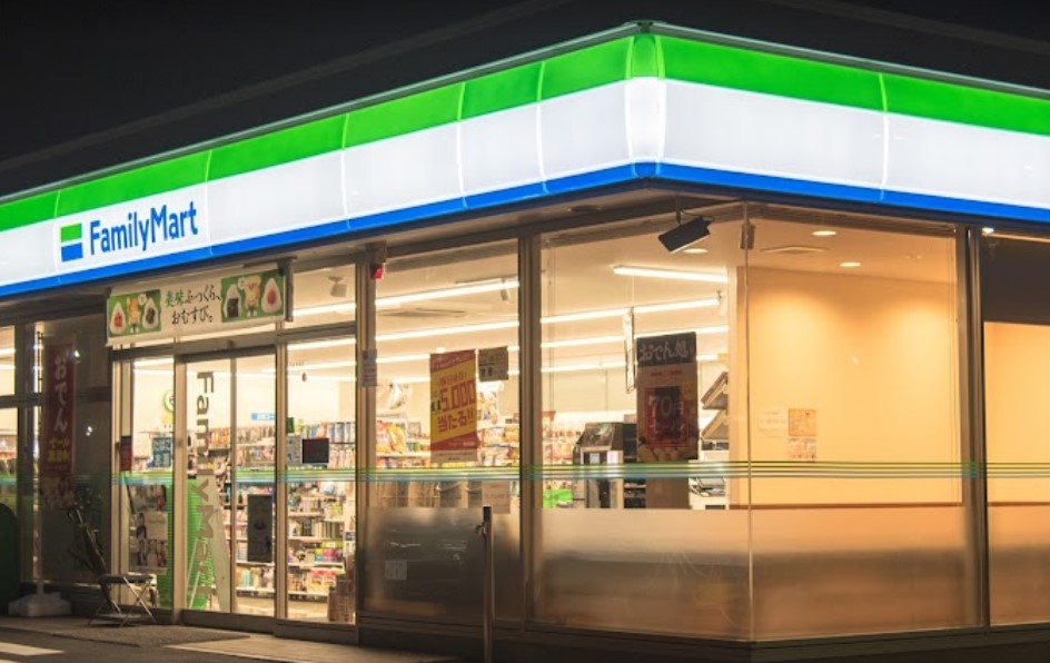 コンビニ　ファミリーマート 国立青果市場前店（コンビニ）まで803m
