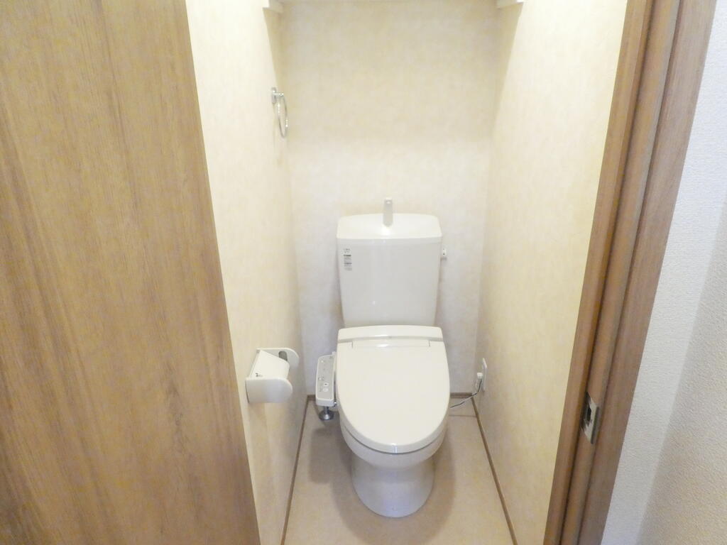 トイレ　写真、動画、パノラマは同物件別部屋のものを使用しております