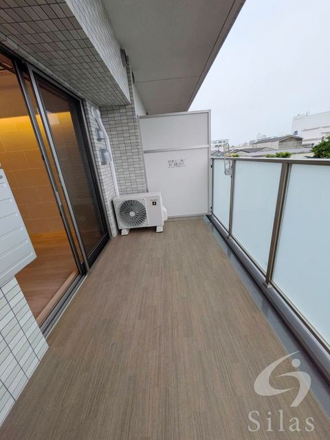 バルコニー　色違い有