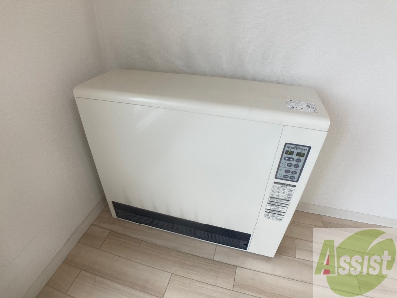 その他設備　電気暖房です。冬場の寒い日でも安心ですね～