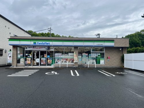 コンビニ　ファミリーマート 中川富田公園東店（コンビニ）まで758m