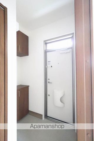 広島市佐伯区 2階建 築35年の玄関写真