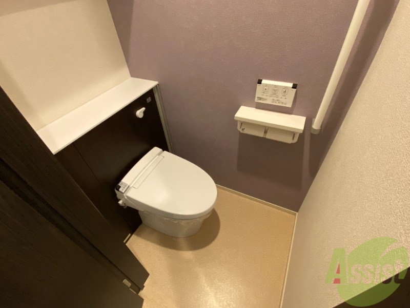 トイレ　温水洗浄付きのトイレになります。快適でいいですね。