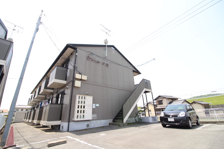 建物外観　2階建ての1Kアパートです★