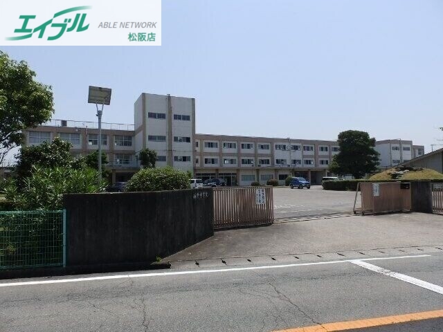 中学校　松阪市立嬉野中学校（中学校）まで2820m