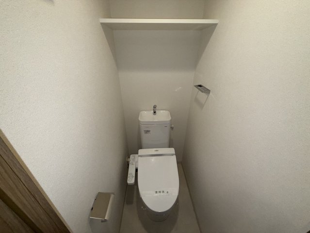 トイレ　同物件別部屋写真