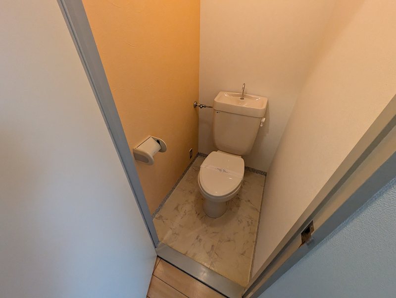 トイレ　同建物同号室の室内写真です。