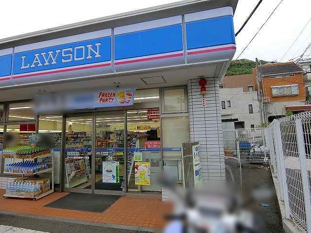 コンビニ　ローソン（コンビニ）まで686m