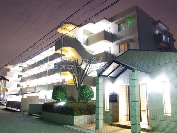 建物外観　モニター付きインターホンで安心です♪