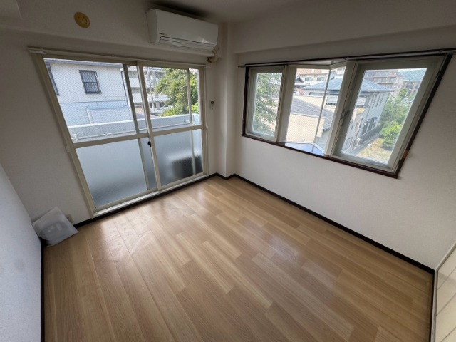 プレステージ住吉の居間写真