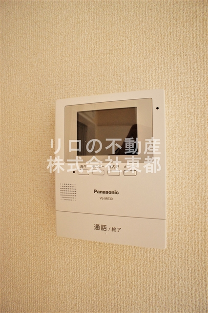 セキュリティ　来訪者の姿を確認できるＴＶモニター付インターホン設置済です！