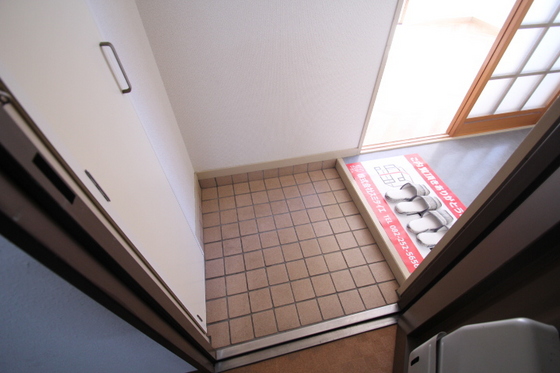 玄関　※別号室の写真です