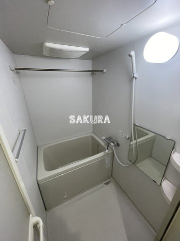バス・シャワールーム　雨の日でも安心の浴室乾燥機付きです♪