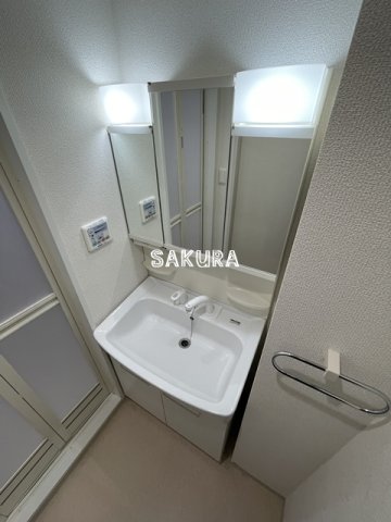 洗面設備　身支度に欠かせない独立洗面台♪