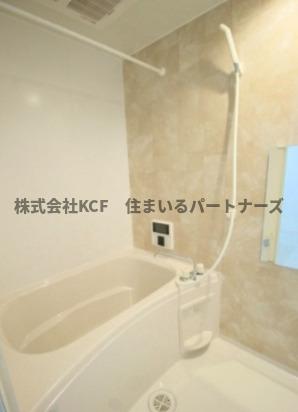 バス・シャワールーム　コンパクトで使いやすいお風呂です