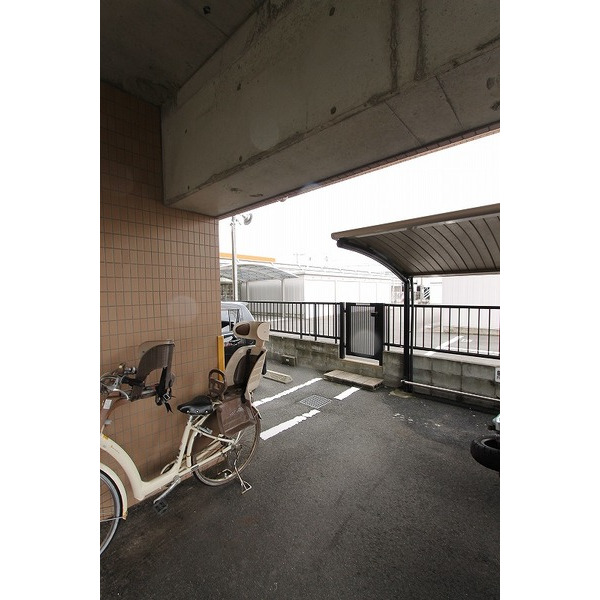 駐車場　駐輪場