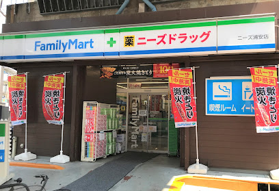 コンビニ　ファミリーマート　 ニーズ浦安店（コンビニ）まで379m