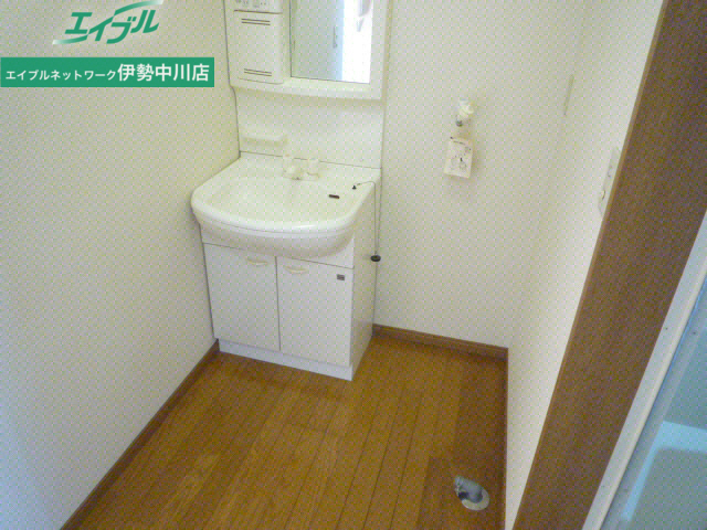 洗面設備　同型物件になります。