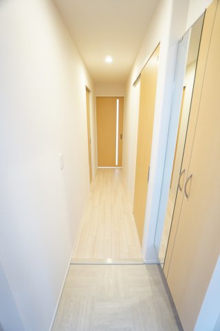 玄関　※同物件・同タイプの写真です。