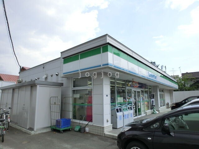 コンビニ　ファミリーマート札幌北8条東17丁目店（コンビニ）まで262m