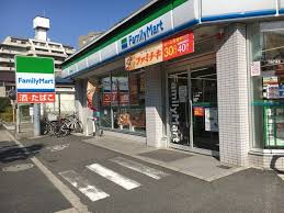 コンビニ　ファミリーマート 足立東和店（コンビニ）まで344m