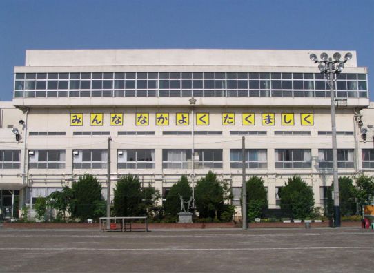 小学校　川口市立青木中央小学校（小学校）まで316m