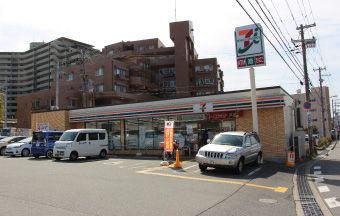 コンビニ　セブン-イレブン 豊中上新田４丁目店（コンビニ）まで335m