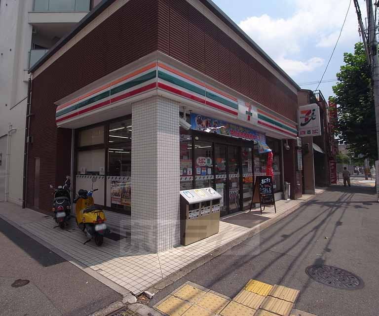 コンビニ　セブンイレブン四条中新道店（コンビニ）まで50m