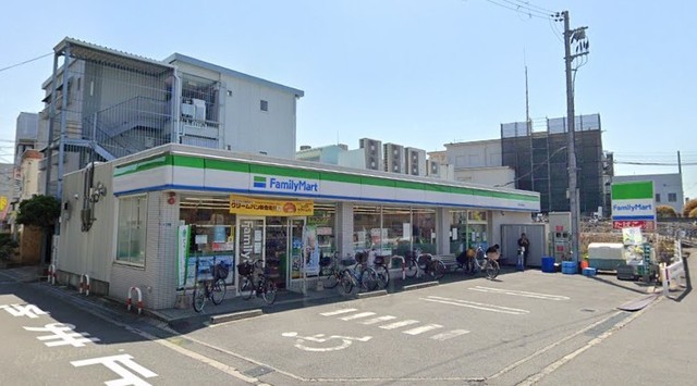 コンビニ　ファミリーマート　摂津正雀駅前（コンビニ）まで128m