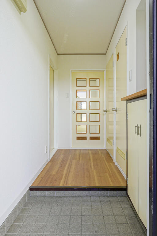 玄関　同マンション別部屋の写真です
