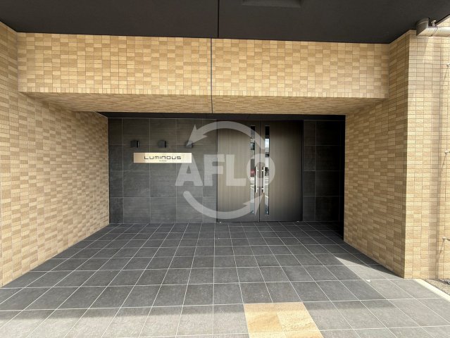 エントランス　LUMINOUS鶴見　エントランス