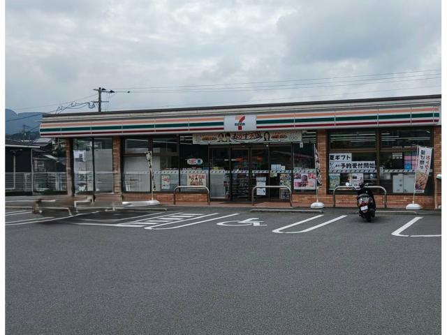 コンビニ　セブンイレブン伊万里大里店（コンビニ）まで863m