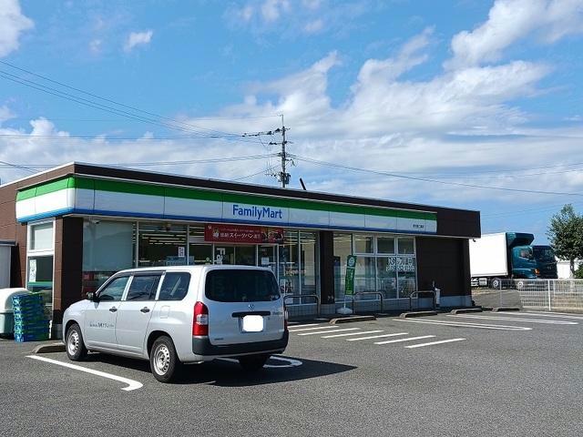 コンビニ　ファミリーマート伊万里二里店（コンビニ）まで732m