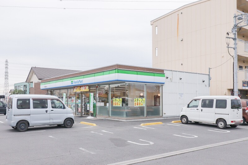 コンビニ　ファミリーマート 伊勢崎連取元町店（コンビニ）まで598m
