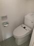 トイレ　落ち着いた色調のトイレです