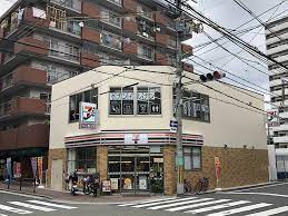 コンビニ　セブンイレブン 大阪日本橋東3丁目店（コンビニ）まで218m