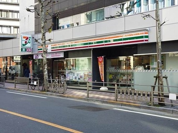 コンビニ　セブンイレブン港区南青山7丁目店（コンビニ）まで197m