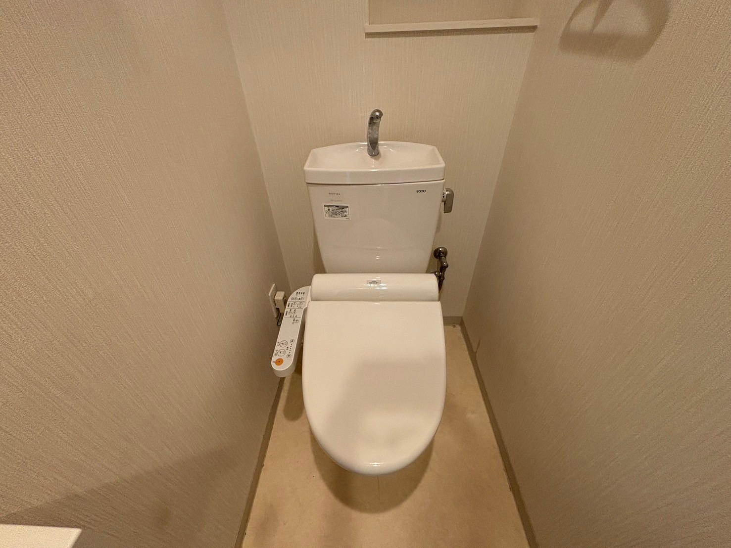 地下鉄谷町線 谷町九丁目駅 徒歩6分 10階建 築15年のトイレ写真