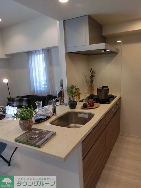 キッチン　Fタイプ2015年3月撮影 ＭＲ時の写真で調度品等は含まれ…